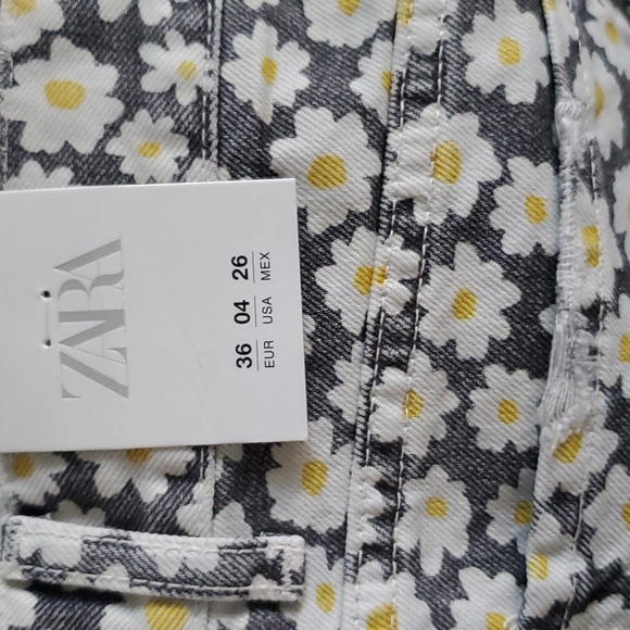Daisy Print Straight Shorts Zara - Picture 7 of 8